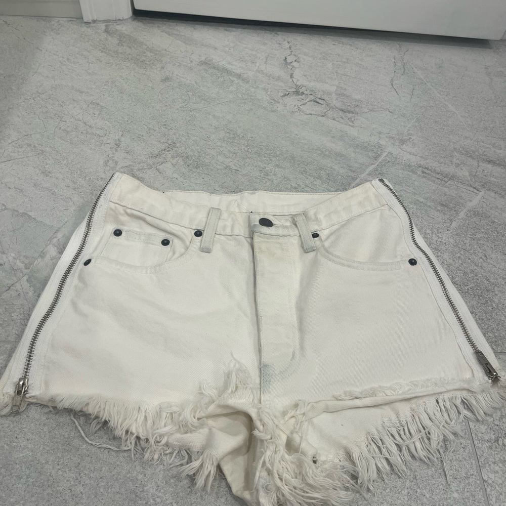 White Frayed Hem Women Shorts with Side Zipper
